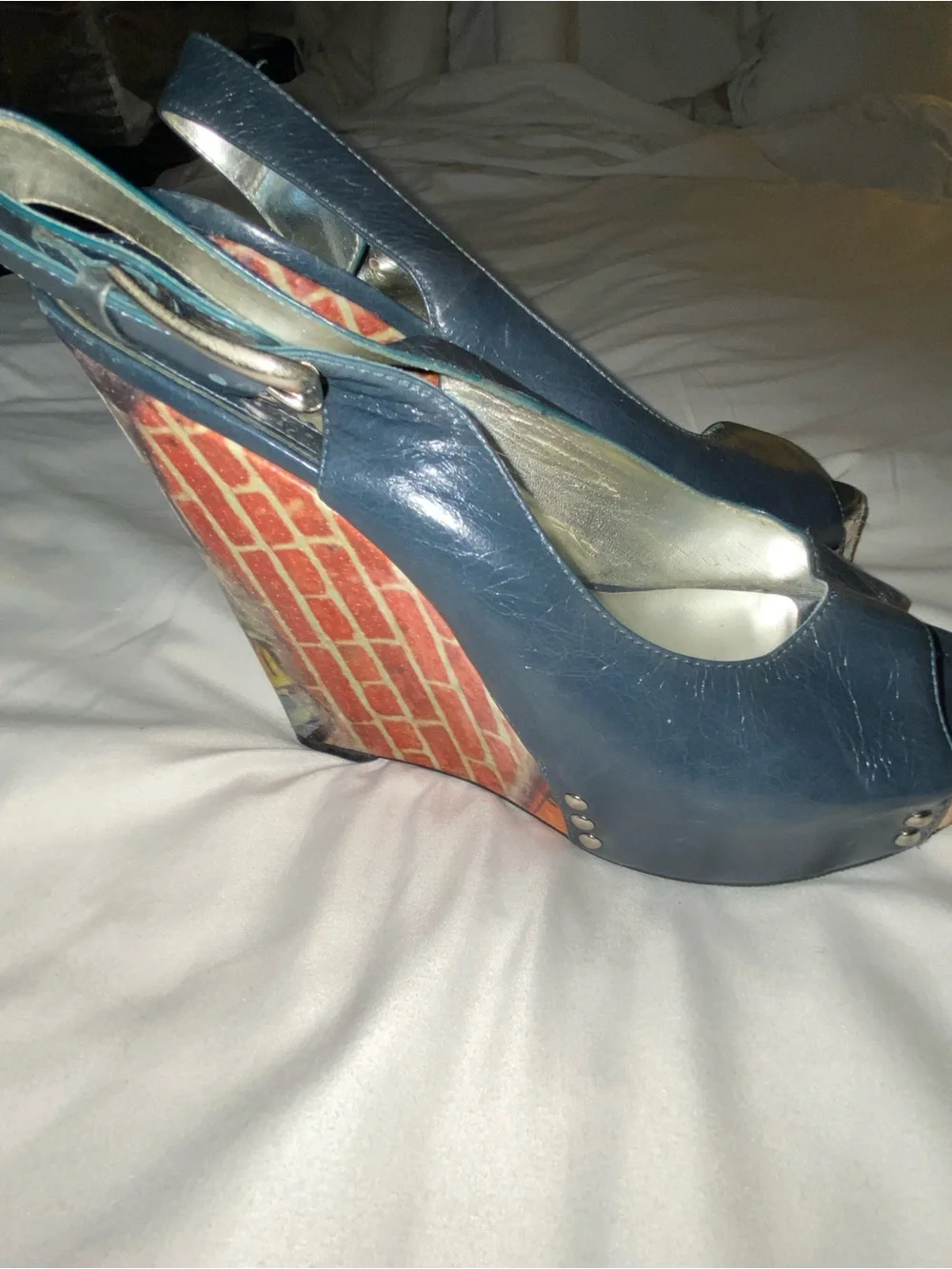 Zinc Leather Peep-Toe Wedge Sandals in Navy size 9
